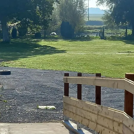 Les Sauvagines Nyaraló