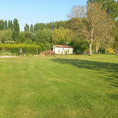 Les Sauvagines Holiday home